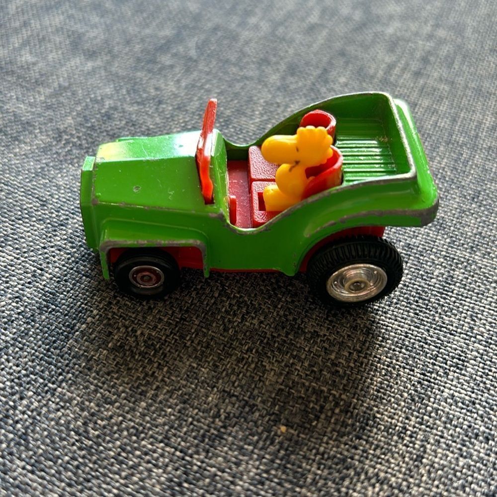 Vintage Peanuts Woodstock 1965 -1972 in Green Car C 18